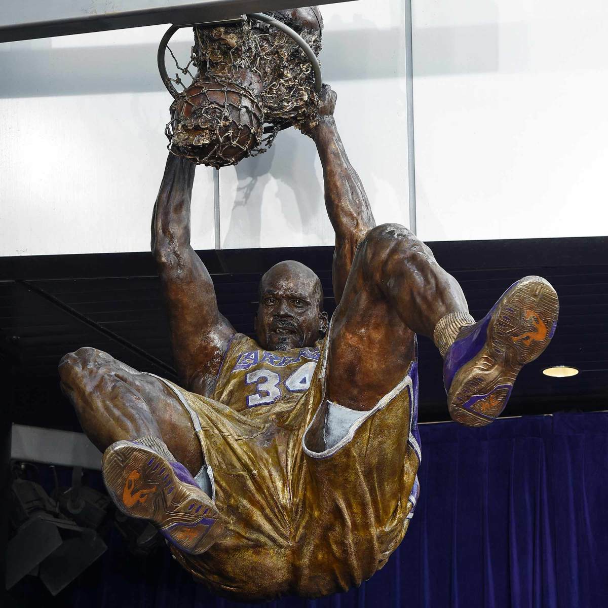 shaquille-oneal-statue.jpg