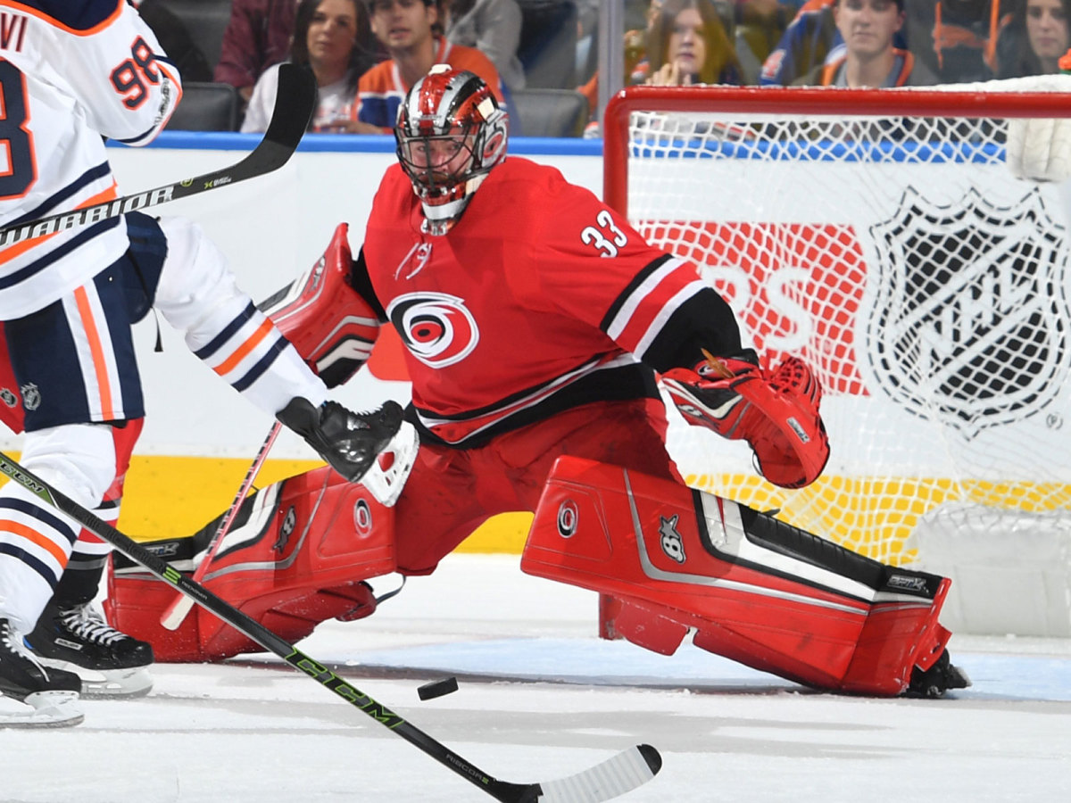 scott-darling-hurricanes-nhl-1600.jpg