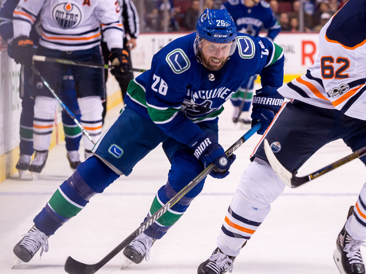thomas-vanek-canucks-nhl-1600.jpg