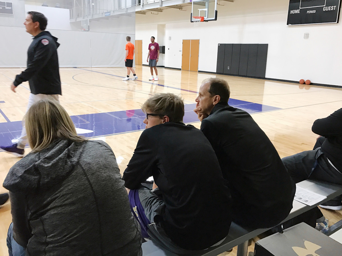mike-hopkins-washington-huskies-basketball-new-coach-aau-practice.jpg