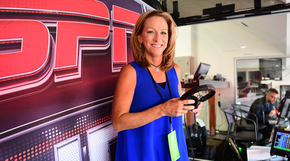 Mowins, who has been doing Raiders preseason games since 2016, will call multiple NFL games for CBS this season, in addition to her MNF season-opener. 