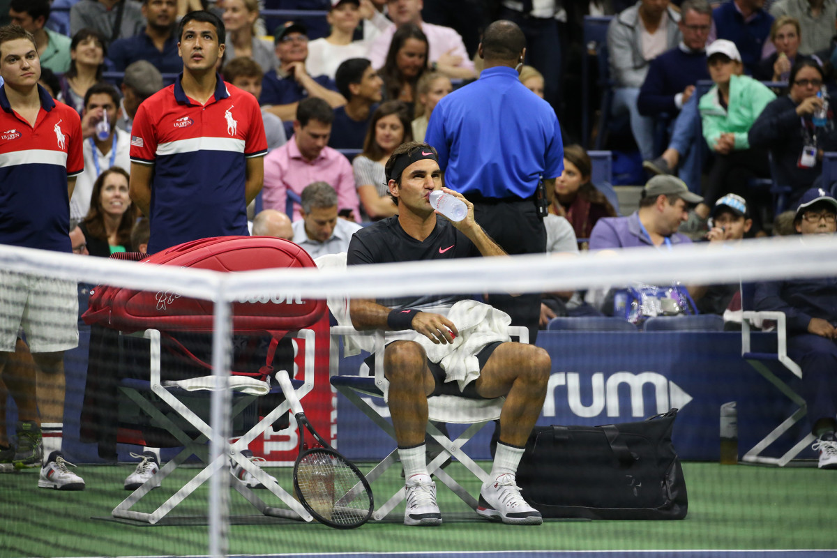 roger-federer-changeover.jpg