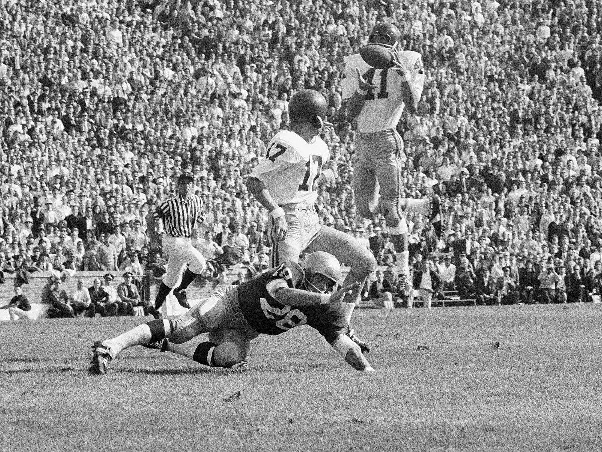 Jaroncyk's father, Bill, was a standout football player at USC in the late 1960s.