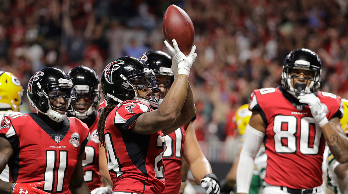Two first-half touchdowns from Devonta Freeman helped turn the Falcons' first game in the Mercedes-Benz Stadium into a celebration.