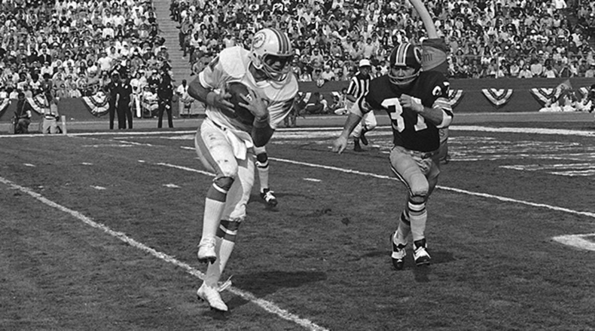 Howard Twilley takes in a Bob Griese pass and heads for the end zone for a touchdown in Super Bowl VII in 1973.