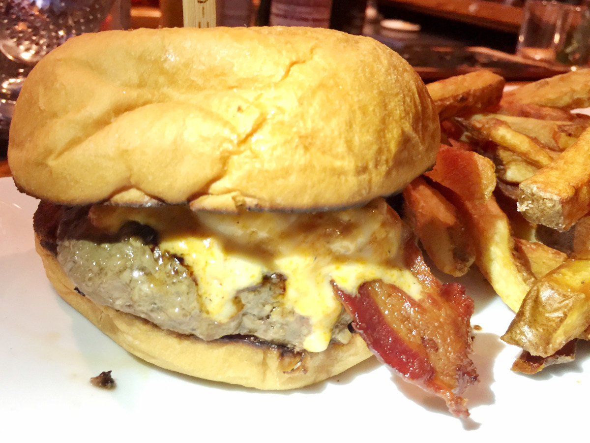 craft-bar-pimento-cheeseburger.jpg