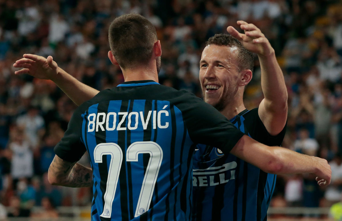 MILAN, ITALY - MAY 28:  Ivan Perisic of FC Internazionale Milano (R) celebrates his goal with his team-mate Marcelo Brozovic during the Serie A match between FC Internazionale and Udinese Calcio at Stadio Giuseppe Meazza on May 28, 2017 in Milan, Italy.  (Photo by Emilio Andreoli/Getty Images)