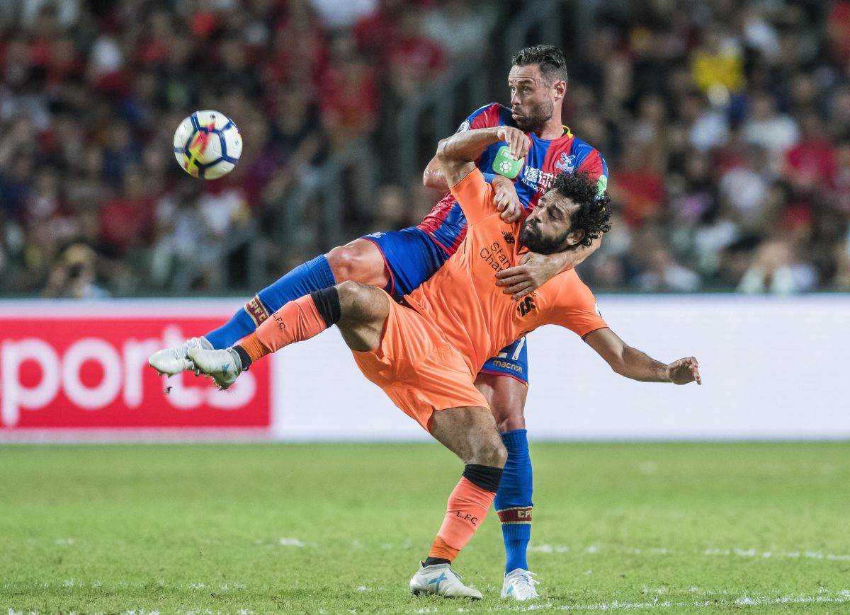 HONG KONG, HONG KONG - JULY 19: Liverpool FC forward Mohamed Salah (front) fights for the ball with Crystal Palace defender Damien Delaney (back) during the Premier League Asia Trophy match between Liverpool FC and Crystal Palace FC at Hong Kong Stadium on July 19, 2017 in Hong Kong, Hong Kong. (Photo by Victor Fraile/Getty Images)
