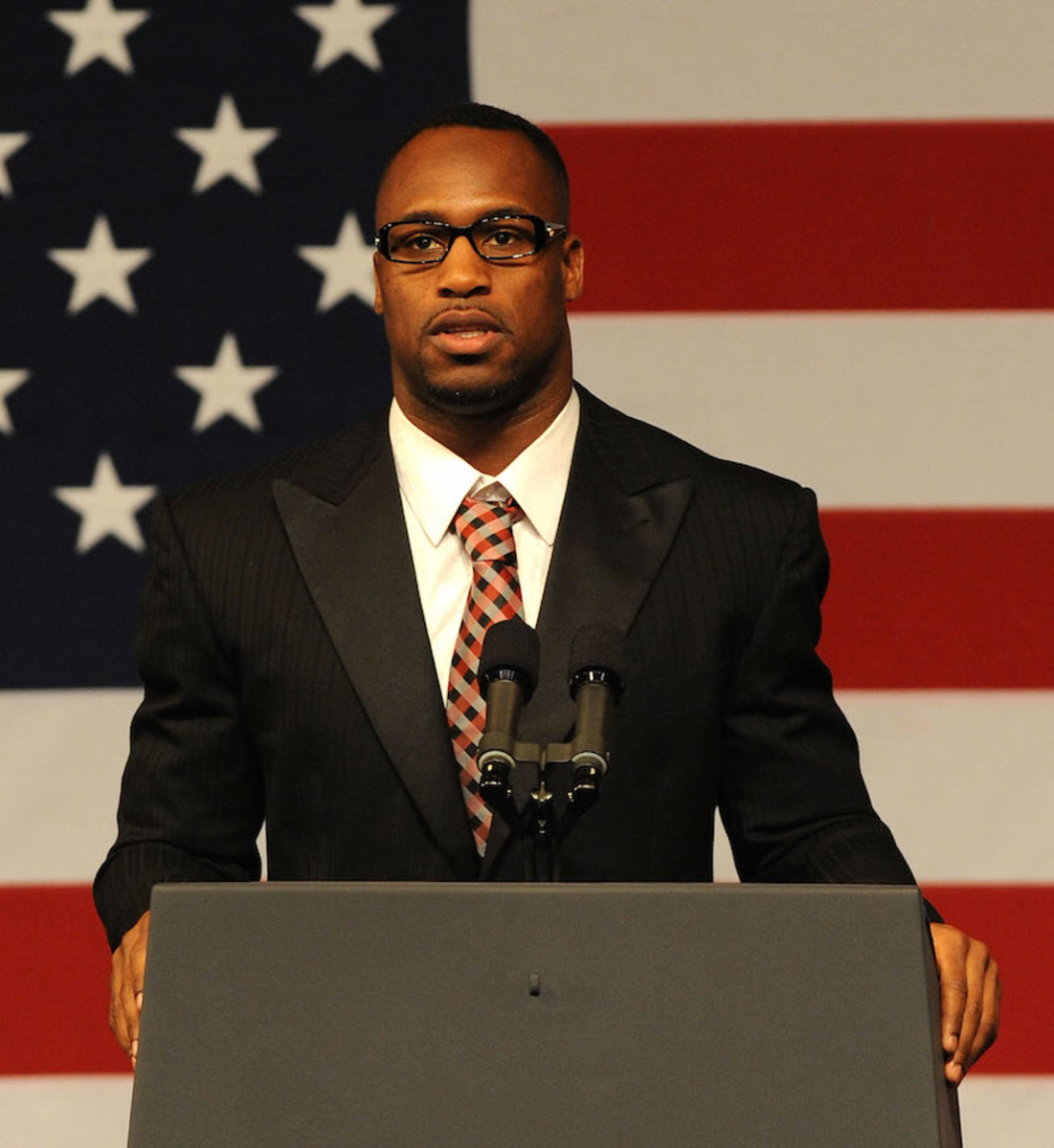 NFL tight end Vernon Davis speaks at a San Francisco fundraiser for Obama in 2012.