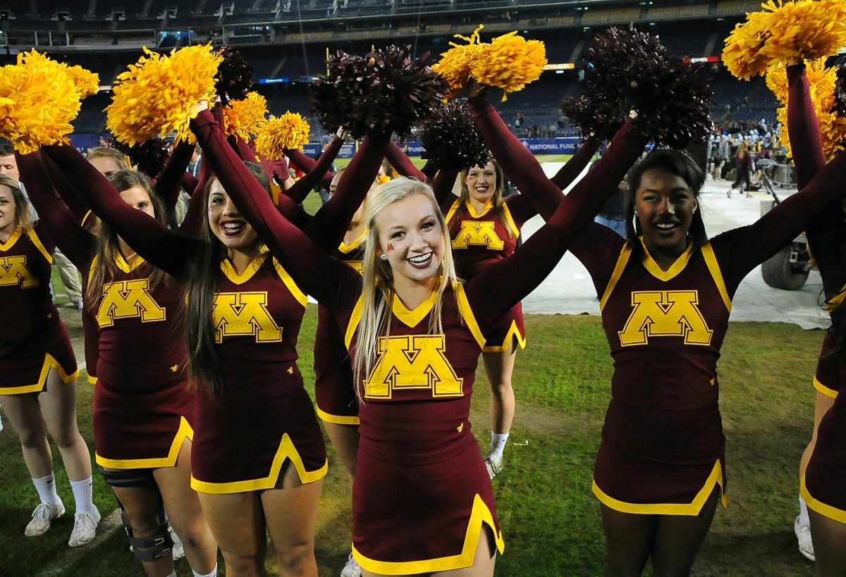 Minnesota-Golden-Gophers-cheerleaders-GettyImages-630598758_master.jpg