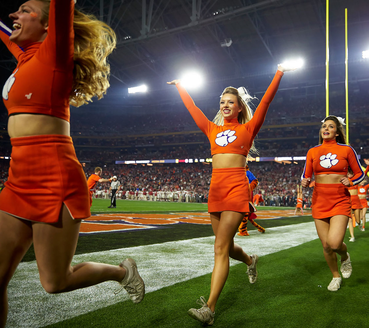 Clemson-Tigers-cheerleaders-SI-148_TK1_03239.jpg