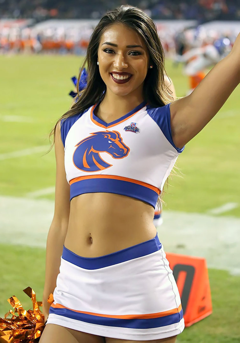 Boise_State_Cheerleader-WYP_5231.jpg