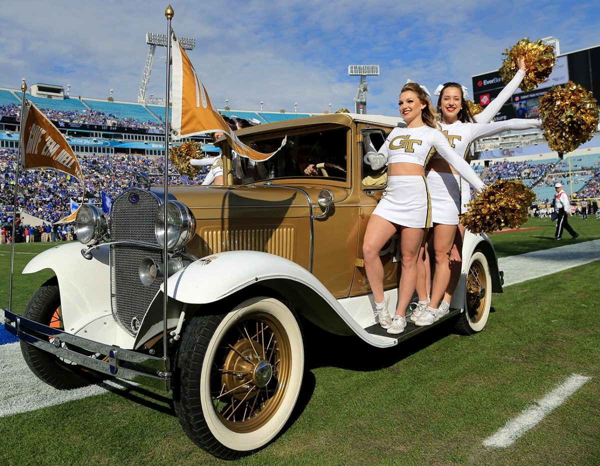 Georgia-Tech-Yellow-Jackets-cheerleaders-630722544.jpg