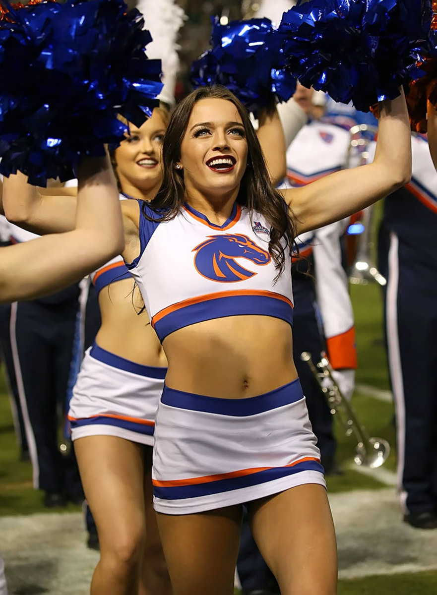 Boise_State_Cheerleader-WYP_4899.jpg