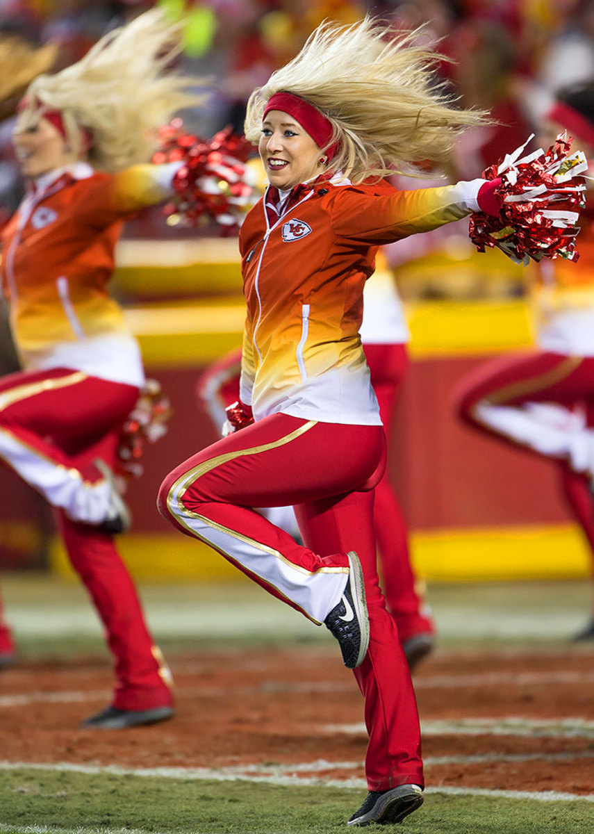 Kansas-City-Chiefs-cheerleaders-GettyImages-631781006_master.jpg