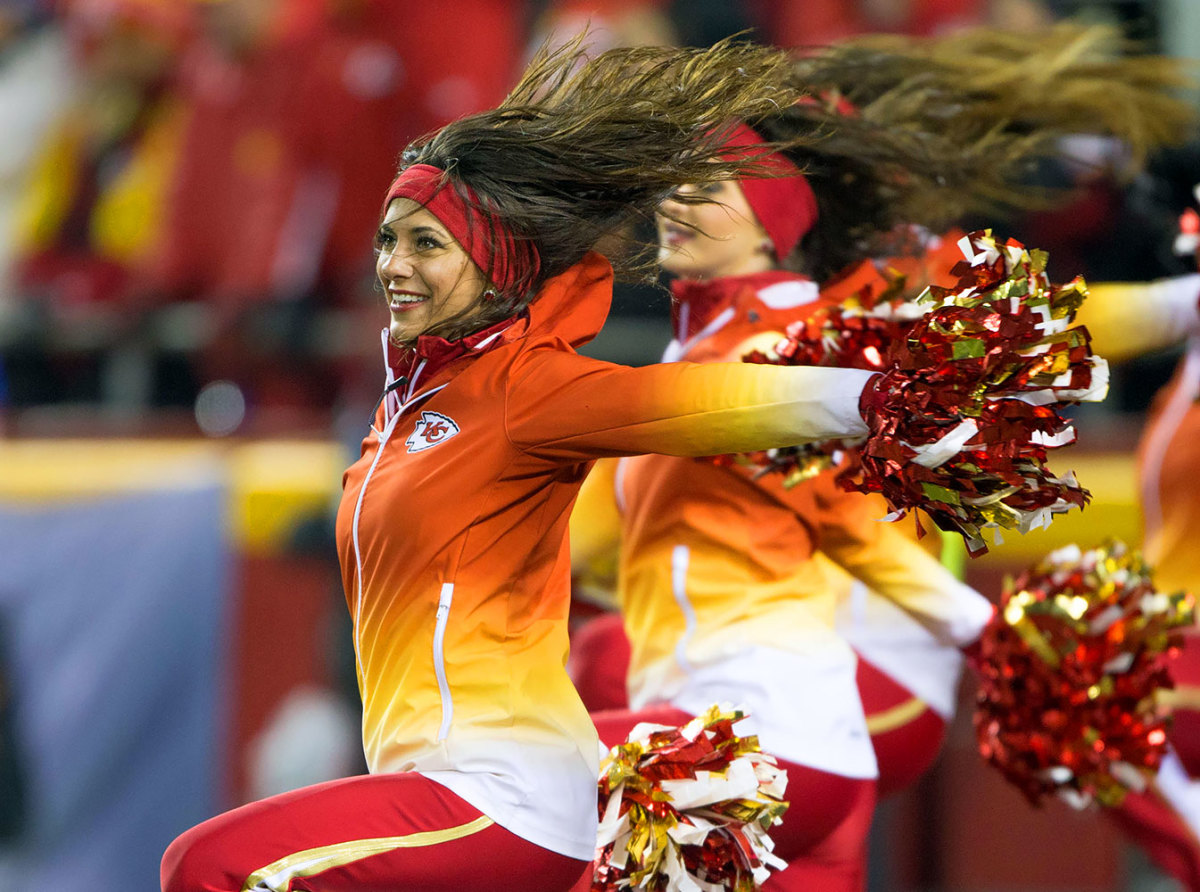 Kansas-City-Chiefs-cheerleaders-GettyImages-631780986_master.jpg