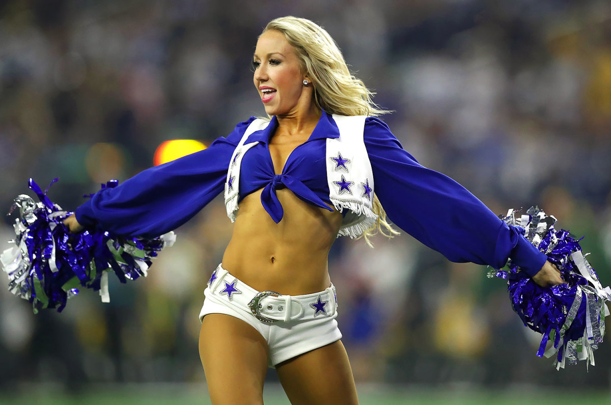 Dallas-Cowboys-cheerleaders-631775684.jpg