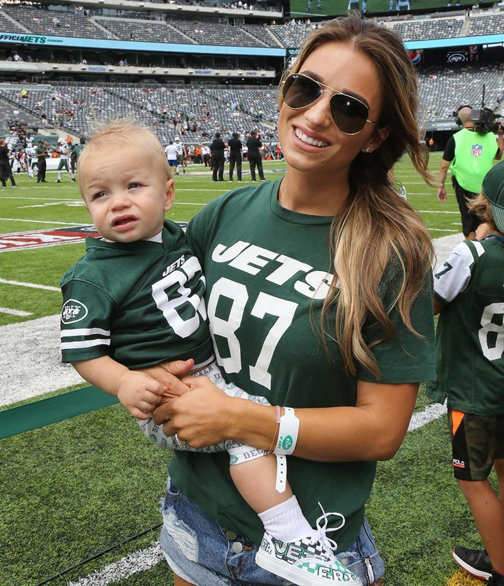 2016-0911-Jessie-James-Decker-son-Eric-Decker-II.jpg