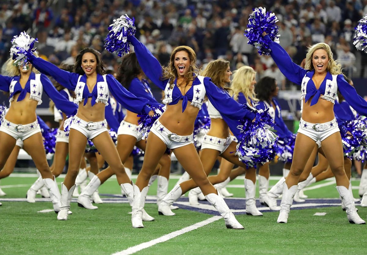 Dallas-Cowboys-cheerleaders-631766562.jpg
