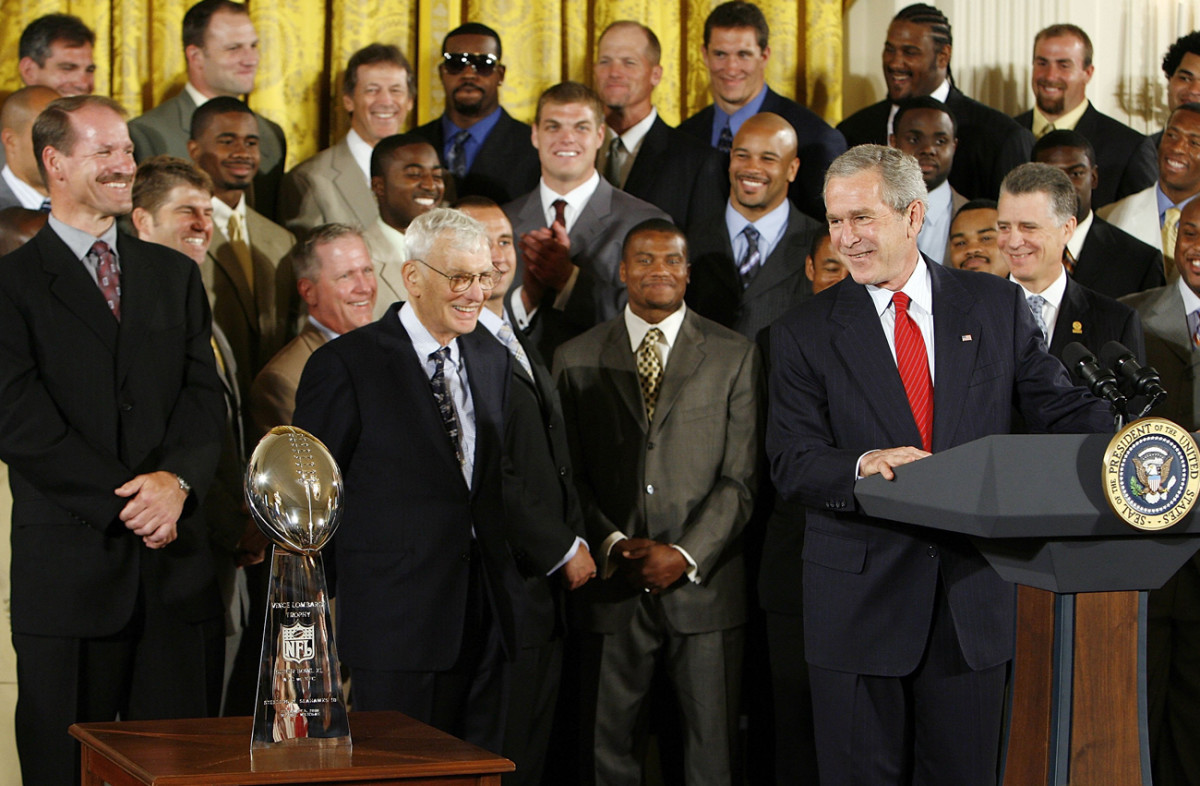 Rooney and the Steelers with President Bush at the White House, June 2006. 