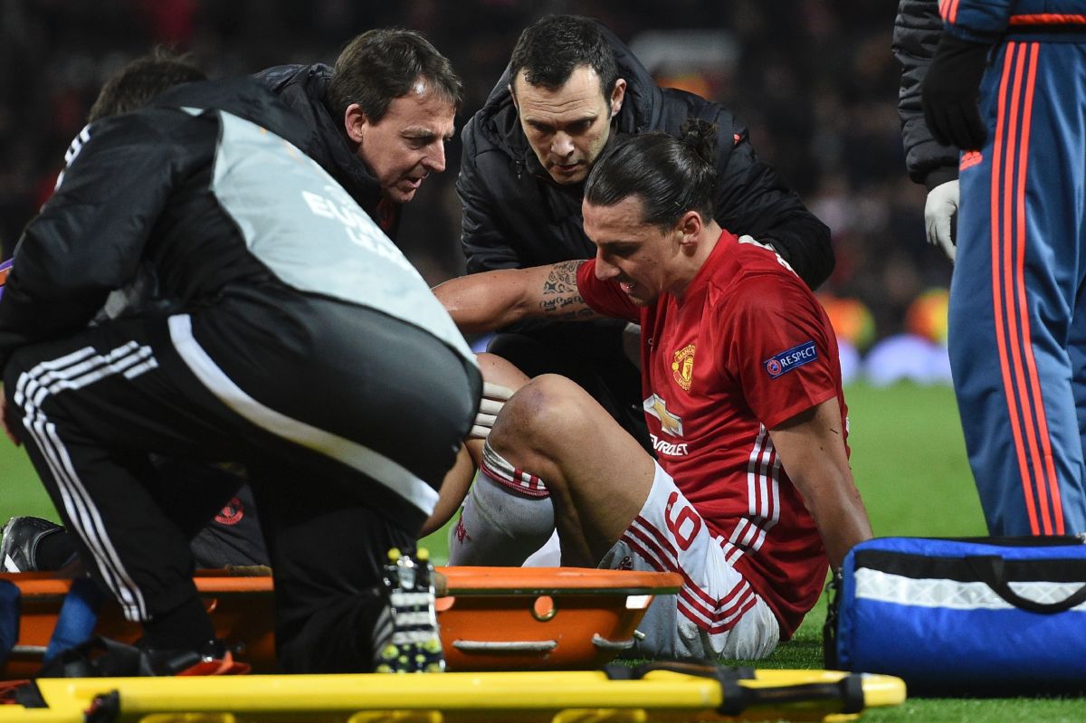 Manchester United's Swedish striker Zlatan Ibrahimovic gets treatment after injuring his knee during the UEFA Europa League quarter-final second leg football match between Manchester United and Anderlecht at Old Trafford in Manchester, north west England, on April 20, 2017. / AFP PHOTO / Oli SCARFF        (Photo credit should read OLI SCARFF/AFP/Getty Images)