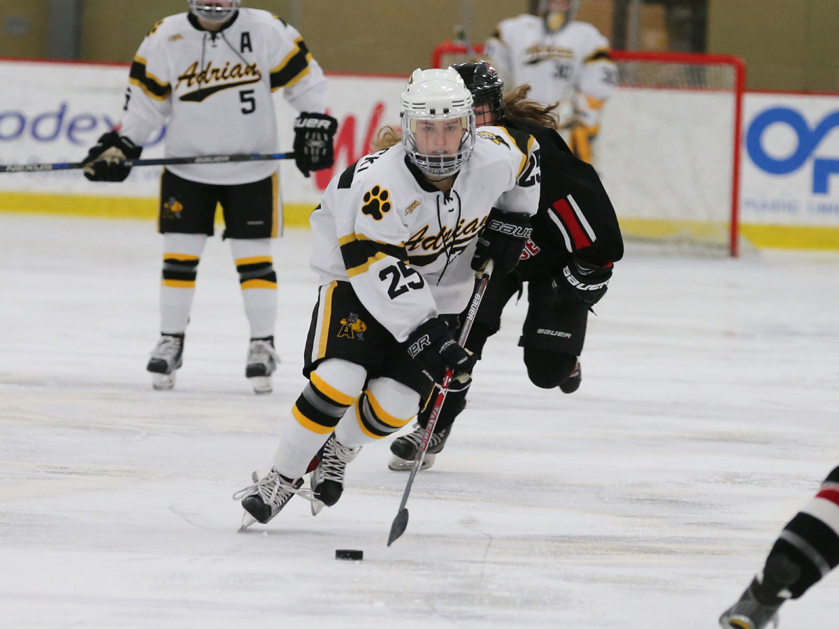 Kristin Lewicki led Division III in scoring with the Bulldogs in 2016-17, finishing second nationally in goals and assists.