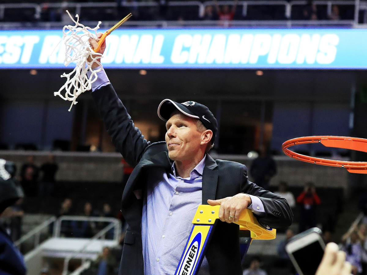 mark-few-cuts-down-nets-final-four.jpg