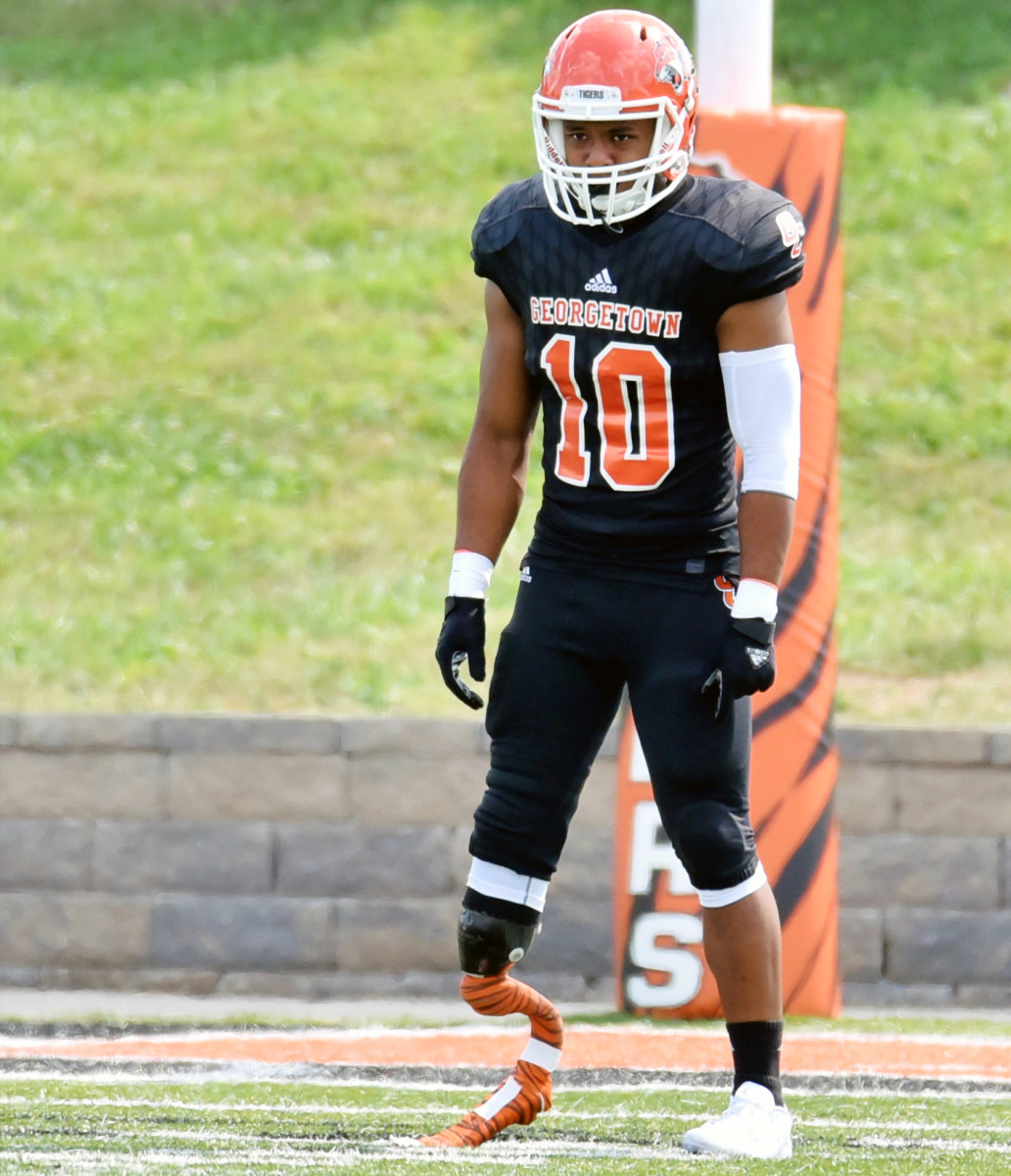 kody-kasey-georgetown-college-amputee-football-player-on-field.jpg