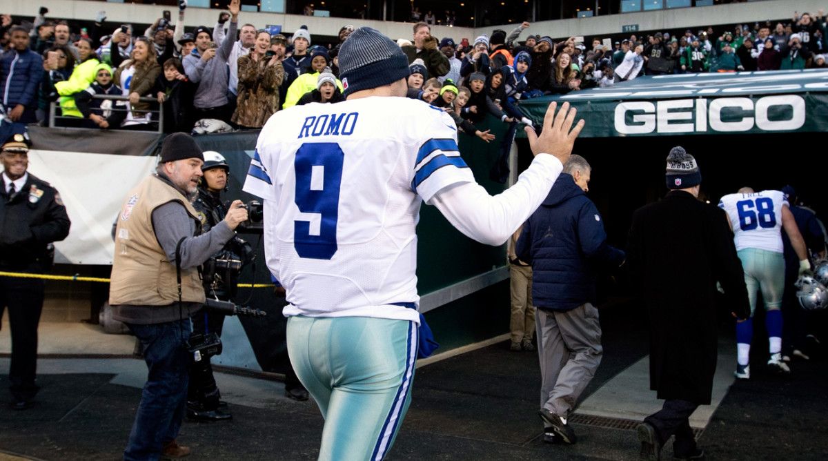 tony-romo-retire-leaving-field-1.jpg