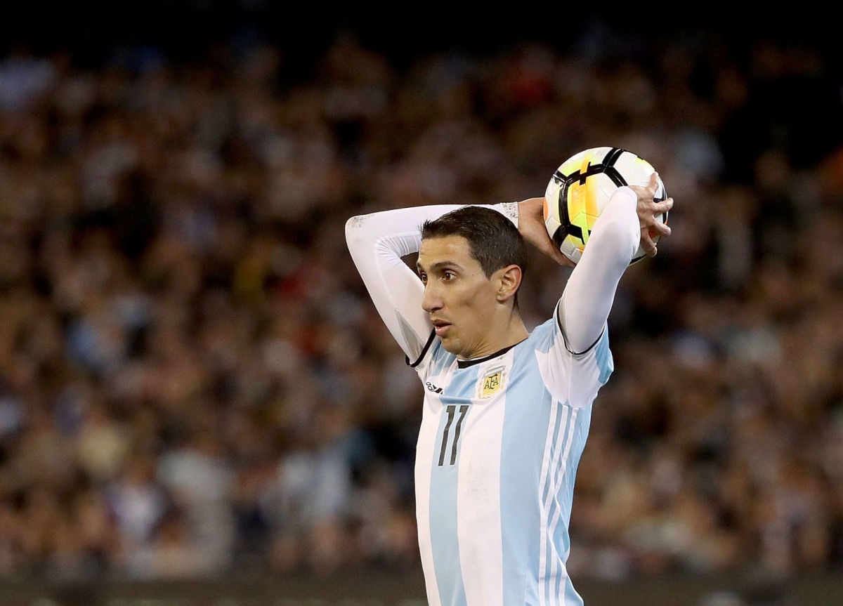 MELBOURNE, AUSTRALIA - JUNE 09:  Angel Di Maria of Agrentina throws the ball back into play during the Brazil Global Tour match between Brazil and Argentina at Melbourne Cricket Ground on June 9, 2017 in Melbourne, Australia.  (Photo by Robert Cianflone/Getty Images)