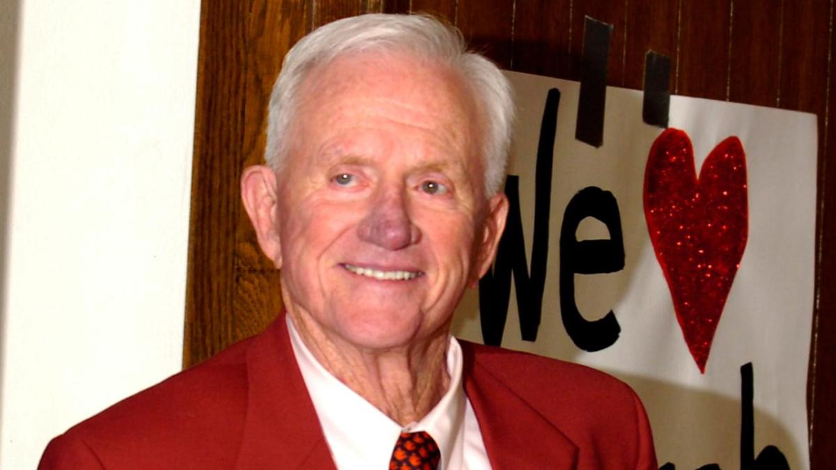 Frank Broyles: Legendary Arkansas coach dies at 92 - Sports Illustrated
