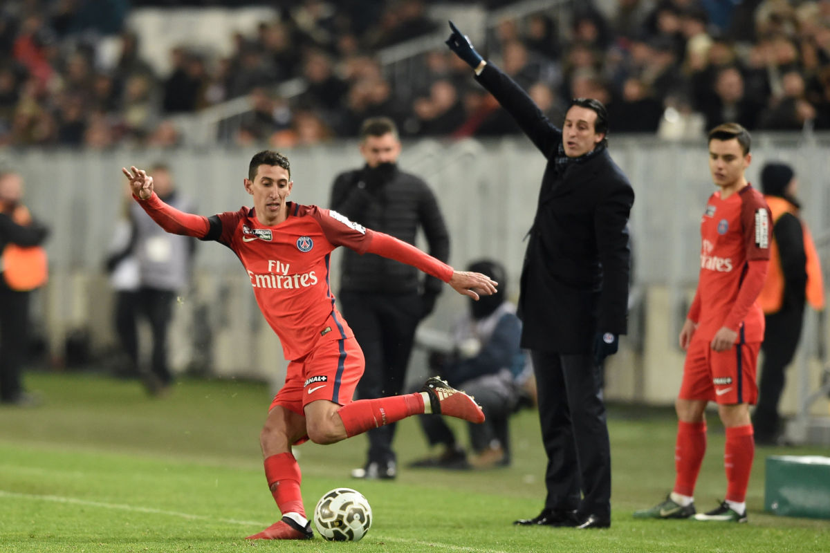 Paris Saint-Germain's Argentinian forward Angel Di Maria (L) controls the ball next to Paris Saint-Germain's Spanish headcoach Unai Emery during the French League Cup football match between Bordeaux (FCGB) and Paris Saint-Germain (PSG) on January 24, 2017 at the Matmut Atlantique stadium in Bordeaux, southwestern France.  / AFP / NICOLAS TUCAT        (Photo credit should read NICOLAS TUCAT/AFP/Getty Images)