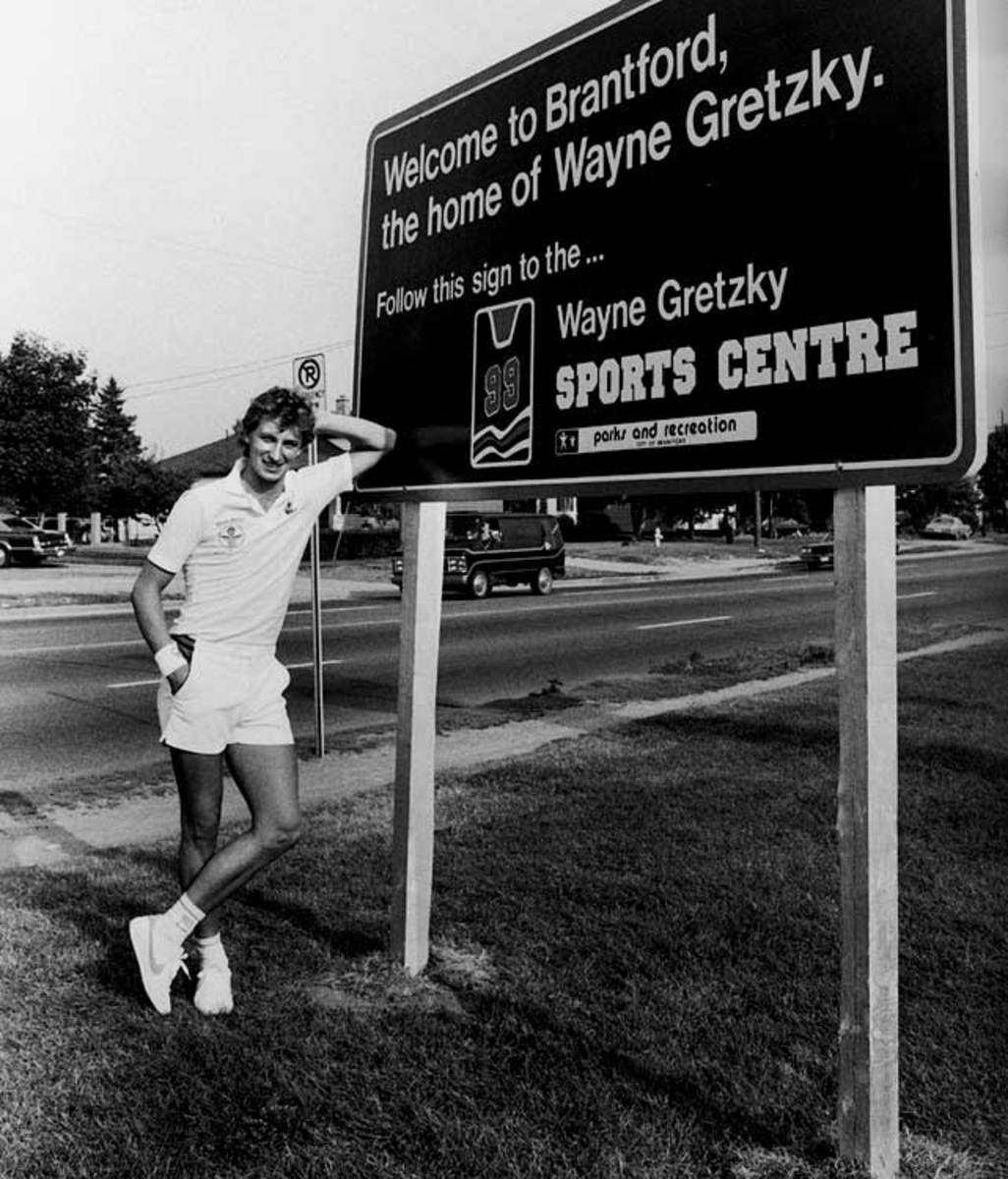 wayne-gretzky-brantford-sign.jpg