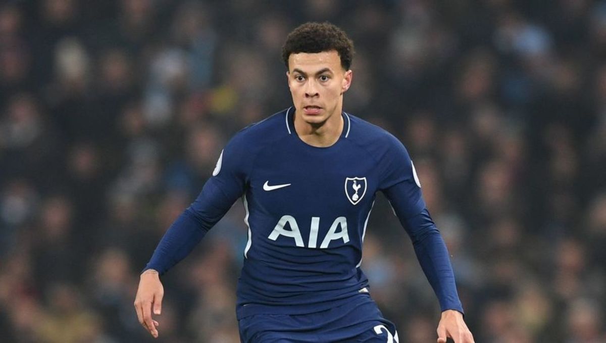 Dele Alli appears to stamp Fernandinho in Tottenham vs Man City