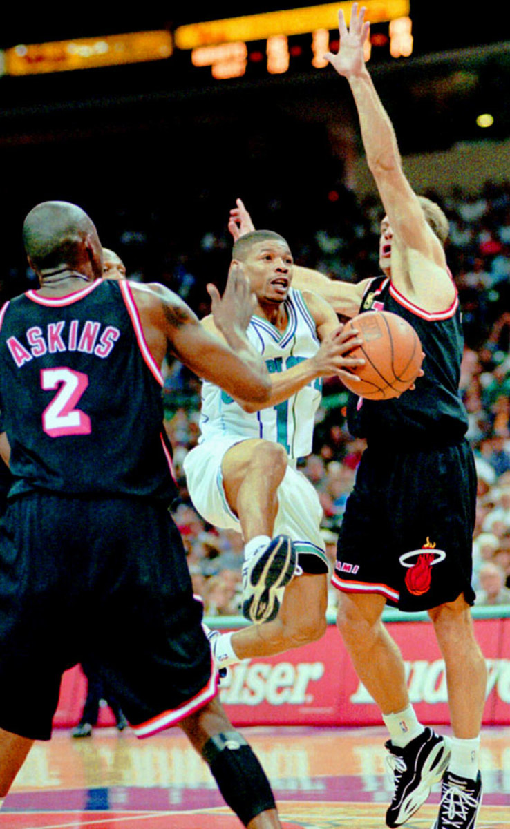 1997-Muggsy-Bogues-Keith-Askins-John-Crotty.jpg