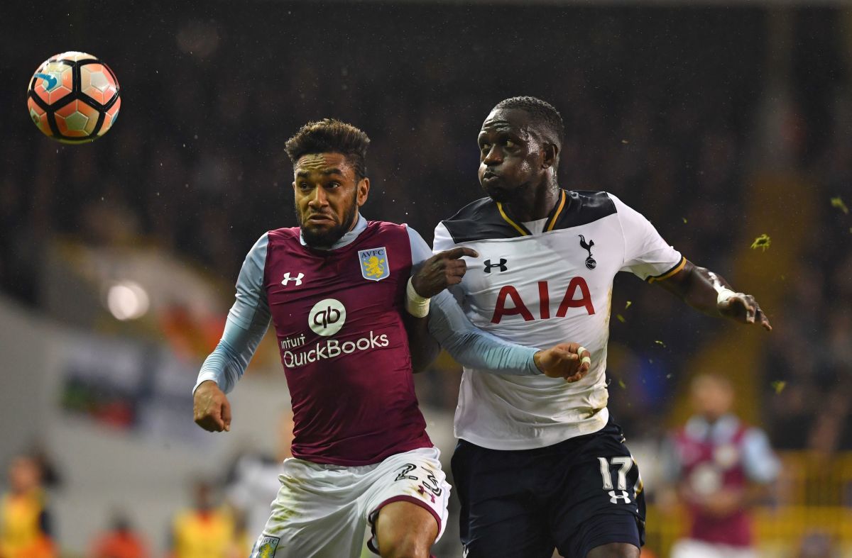Tottenham Hotspur's French midfielder Moussa Sissoko (R) vies with Aston Villa's French defender Jordan Amavi during the English FA Cup third round football match between Tottenham Hotspur and Aston Villa at White Hart Lane in London, on January 8, 2017. / AFP / Ben STANSALL / RESTRICTED TO EDITORIAL USE. No use with unauthorized audio, video, data, fixture lists, club/league logos or 'live' services. Online in-match use limited to 75 images, no video emulation. No use in betting, games or single club/league/player publications.  /         (Photo credit should read BEN STANSALL/AFP/Getty Images)