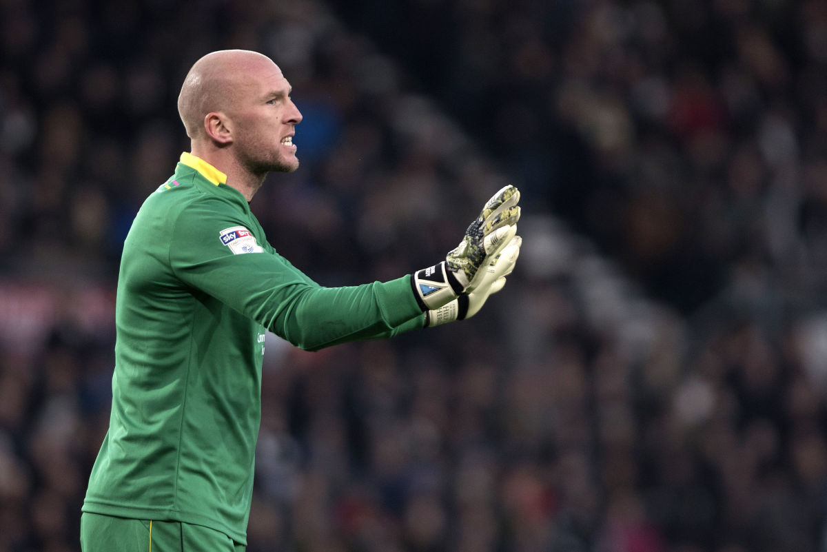 DERBY, ENGLAND- November 26: John Ruddy of Norwich City gives instructions to his team mates during the Sky Bet Championship match between Derby County and Norwich City at iPro Stadium on November 26, 2016 in Derby, England. (Photo by Nathan Stirk/Getty Images)