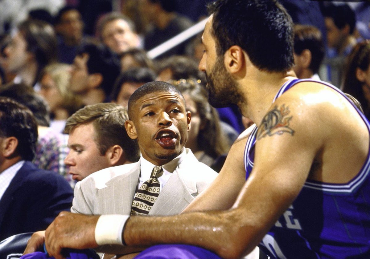 1997-Muggsy-Bogues-Vlade-Divac-05936825.jpg