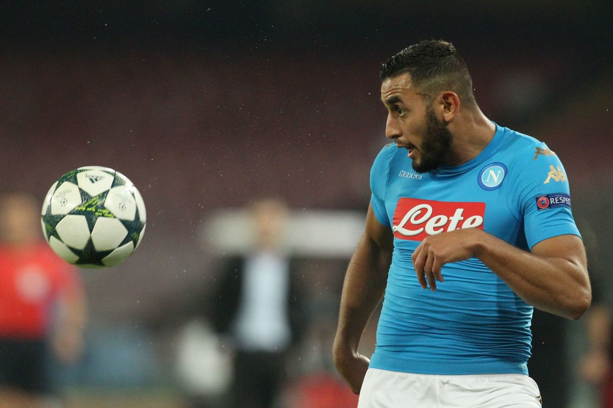 Napoli's defender from Algeria Faouzi Ghoulam eyes the ball during the UEFA Champions League football match Napoli vs Dynamo Kiev on November 23, 2016 at the San Paolo stadium in Naples. / AFP / Carlo Hermann        (Photo credit should read CARLO HERMANN/AFP/Getty Images)