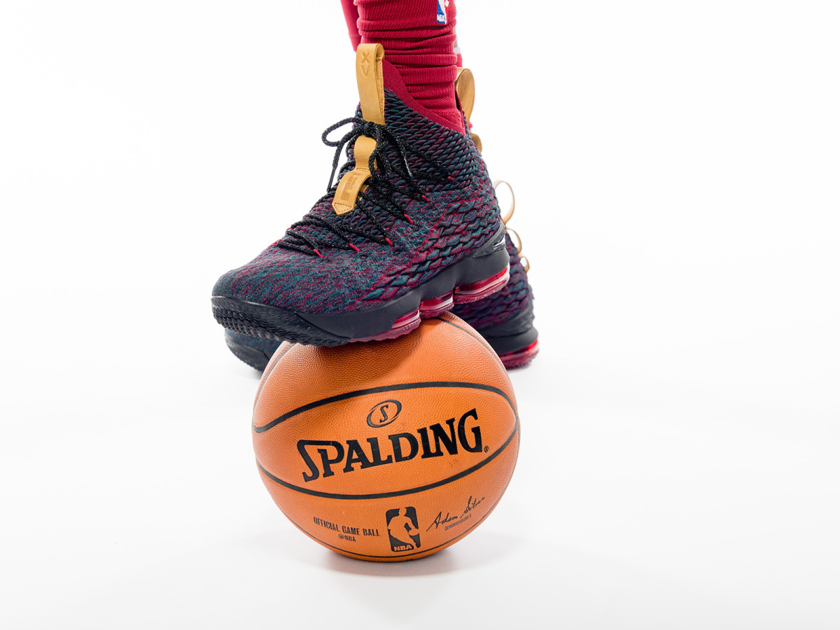 lebron_shoe_.jpg