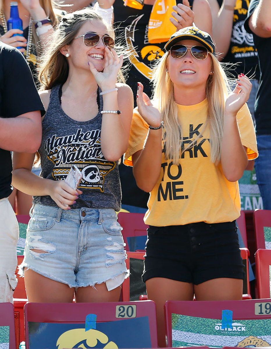 Iowa-Hawkeyes-fans-GettyImages-630808366_master.jpg