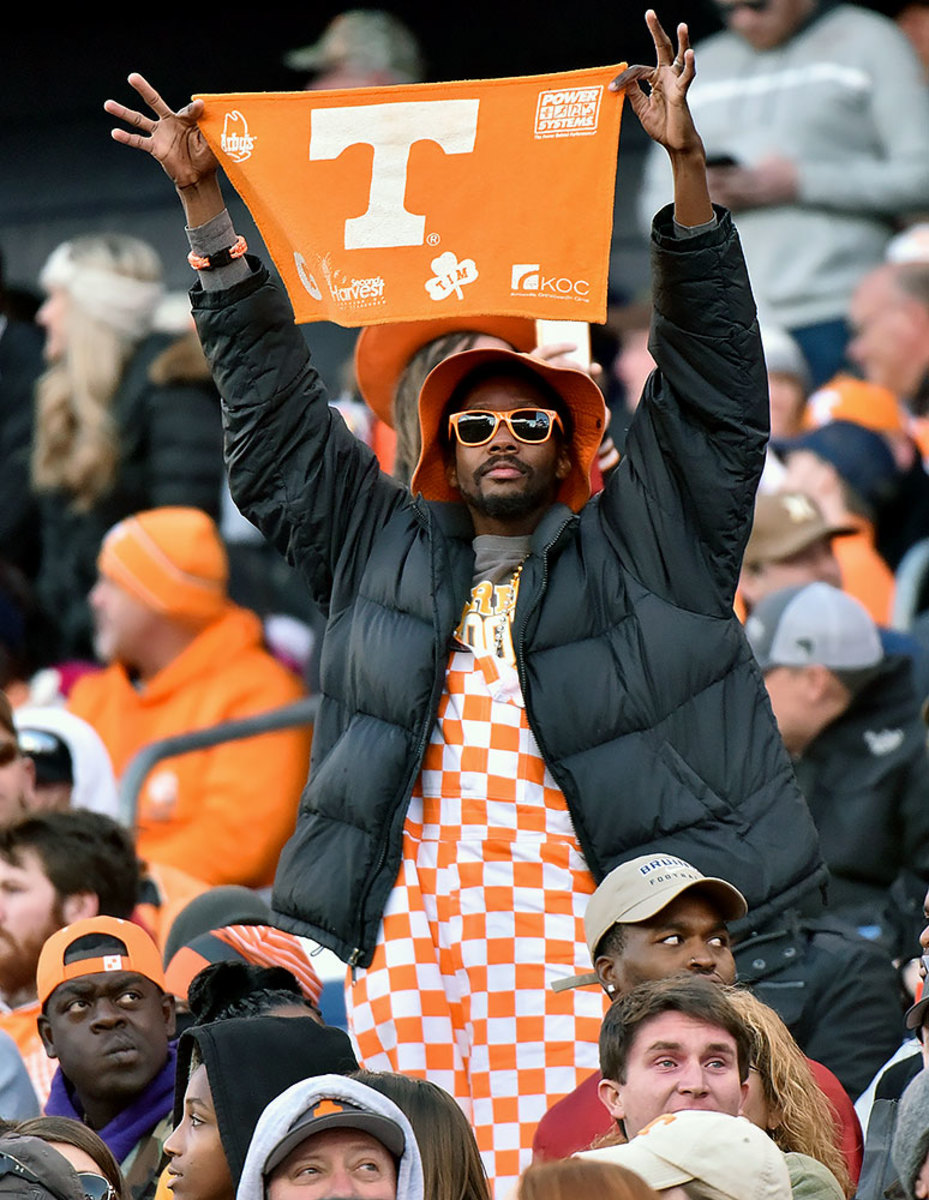 Tennessee-Volunteers-fan-630693220.jpg