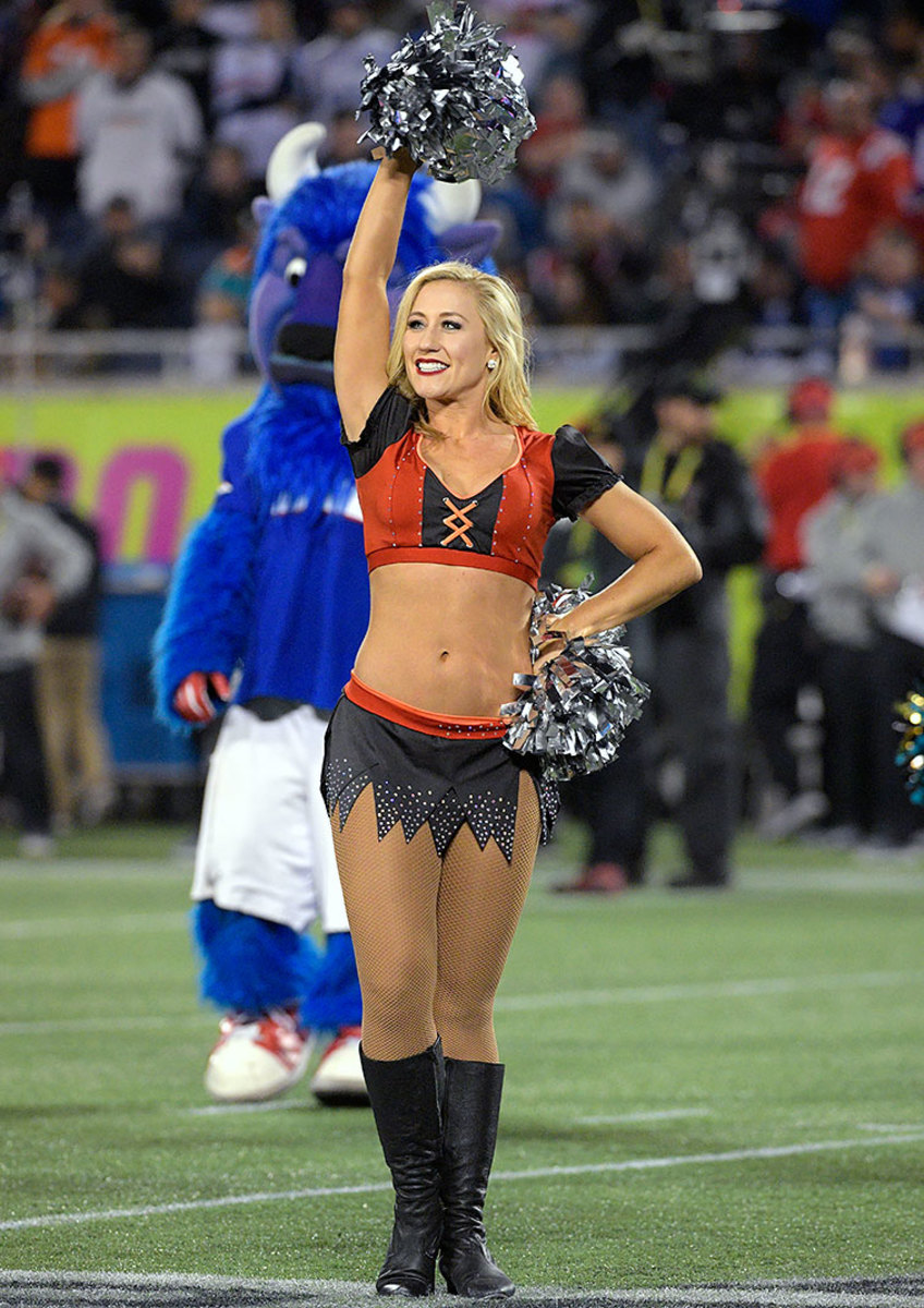 NFL-Pro-Bowl-Cheerleaders-AP_17031656612389.jpg