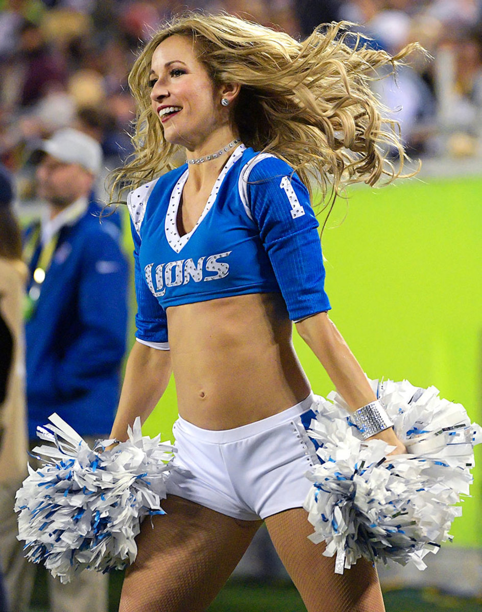 NFL-Pro-Bowl-Cheerleaders-AP_17031216962426.jpg