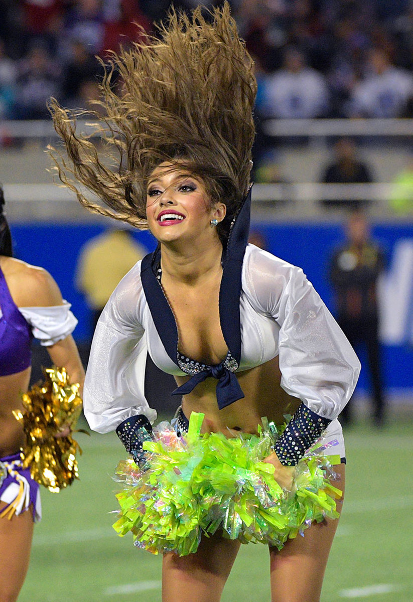 NFL-Pro-Bowl-Cheerleaders-AP_17031070887747.jpg