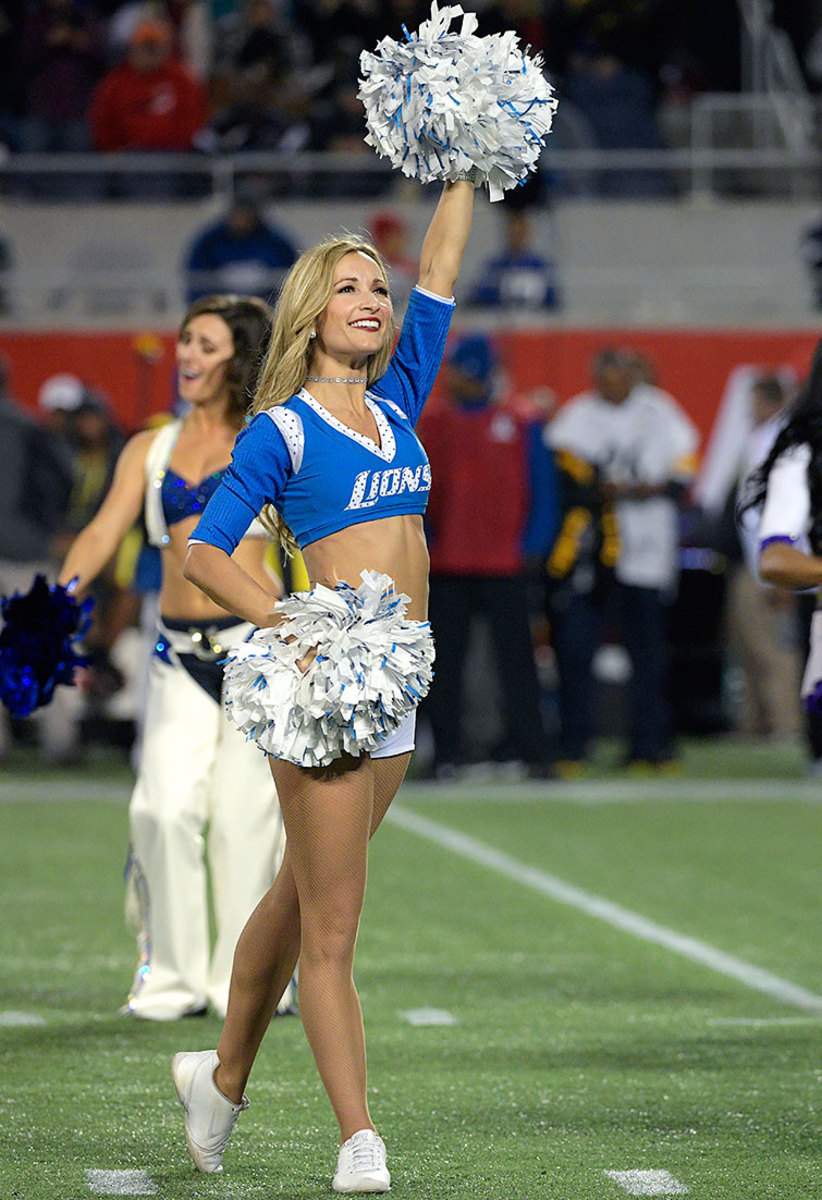 NFL-Pro-Bowl-Cheerleaders-AP_17031656076762.jpg
