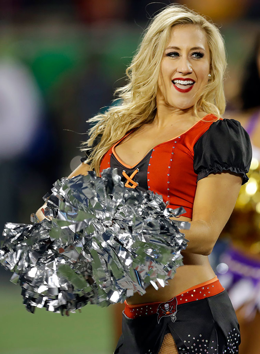 NFL-Pro-Bowl-Cheerleaders-AP_17030041408837.jpg