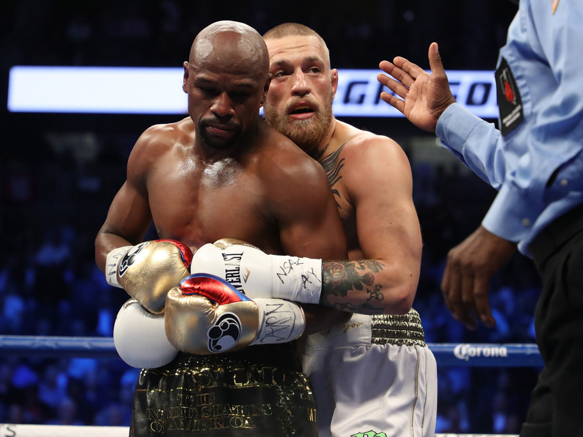 Floyd Mayweather Jr. and Conor McGregor tie up during their super welterweight boxing match on August 26, 2017 at T-Mobile Arena in Las Vegas, Nevada. (Photo by Christian Petersen/Getty Images)