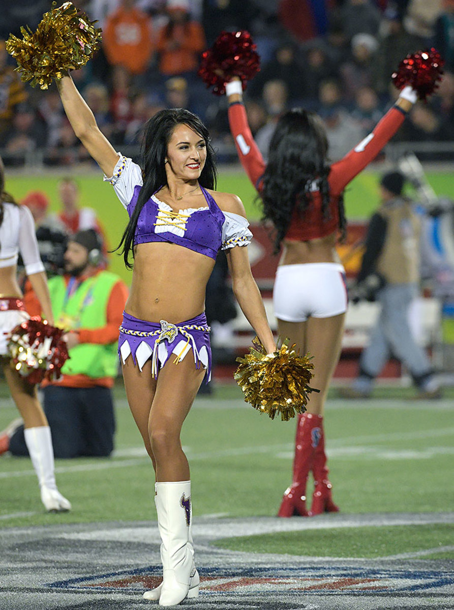 NFL-Pro-Bowl-Cheerleaders-AP_17031656463034.jpg