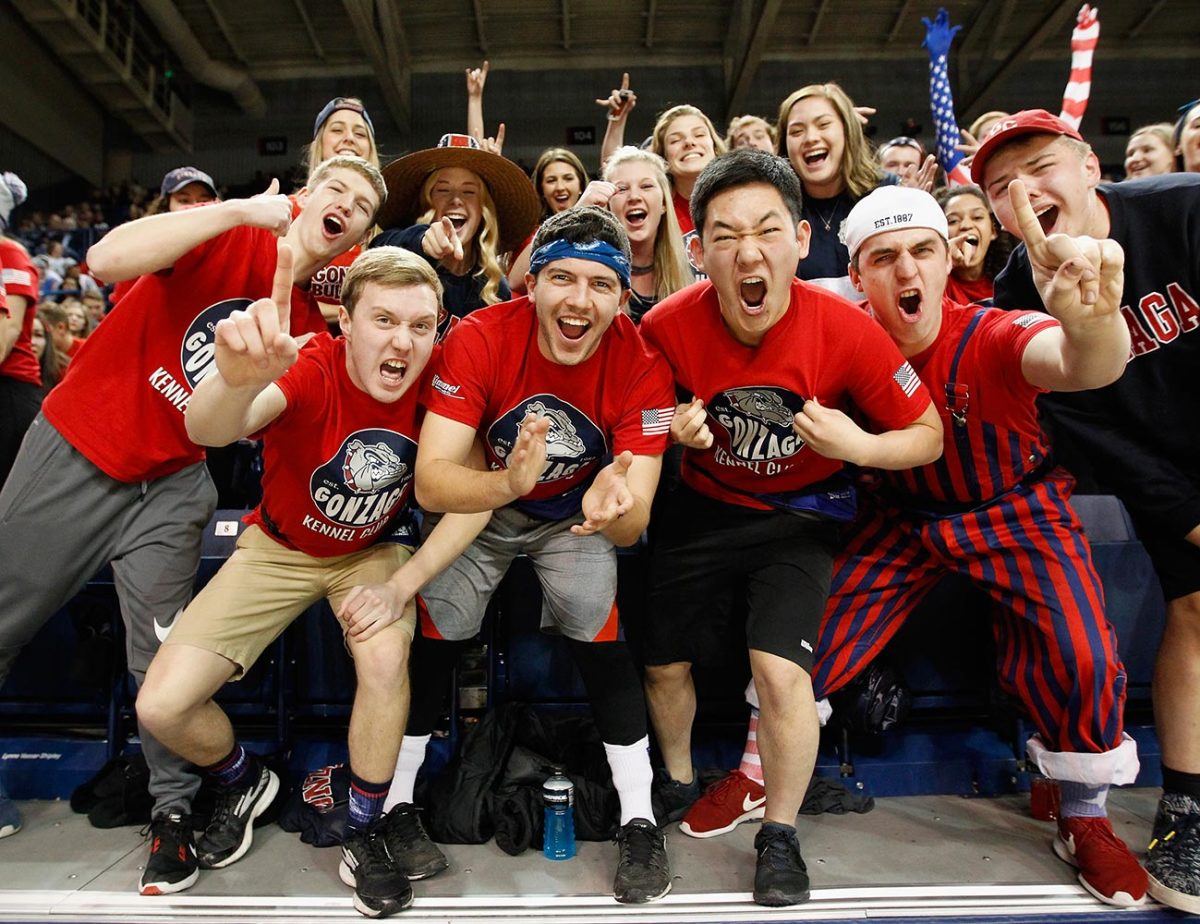 Gonzaga-Bulldogs-fans-632343614.jpg